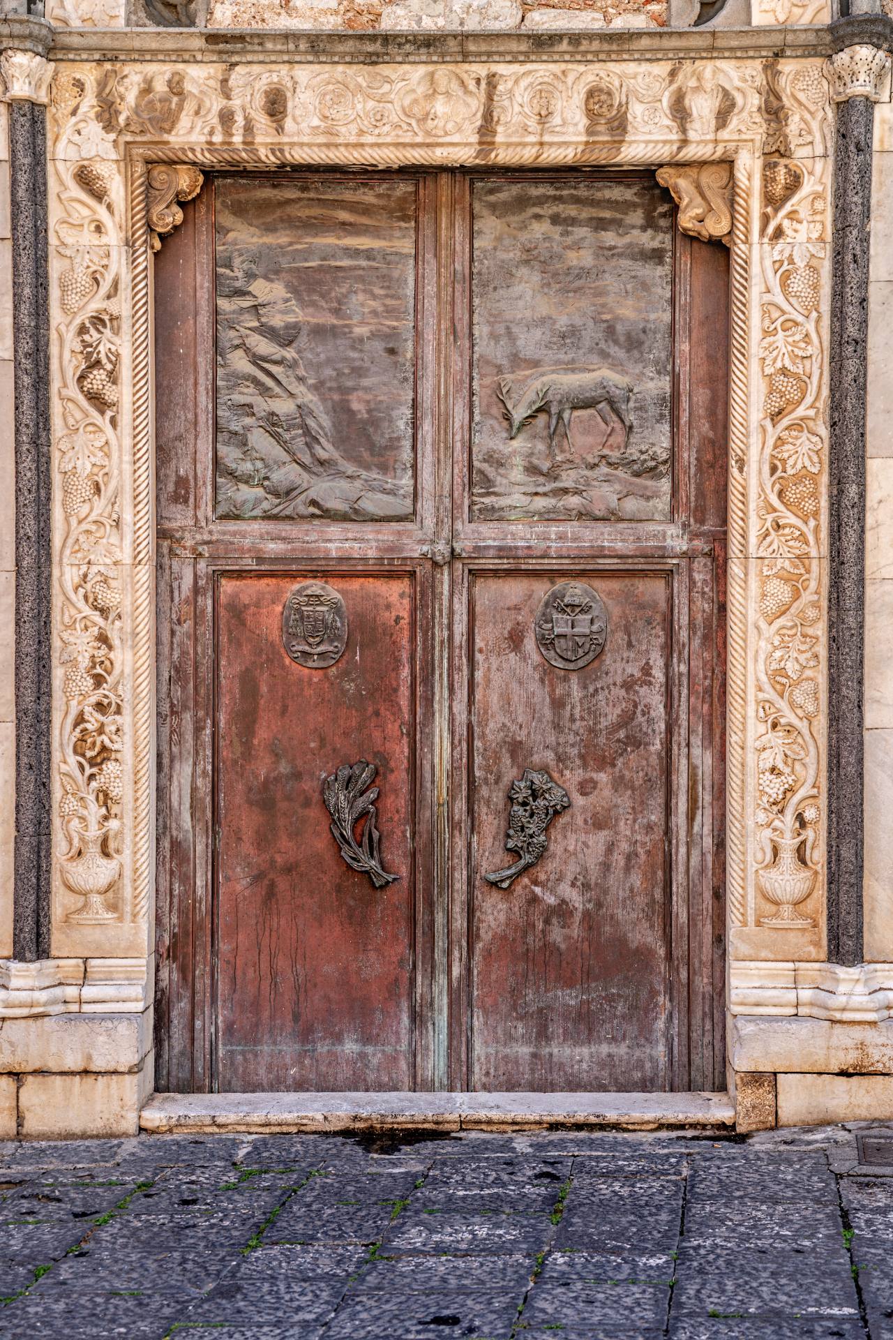 Eine der vielen schönen Hauseingänge in der Corso Umberto